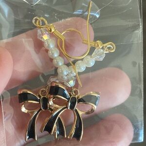 Black bow earrings